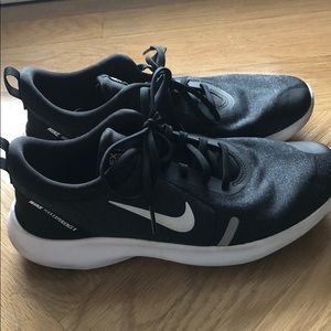 NIKE Flex Experience Size 8.5